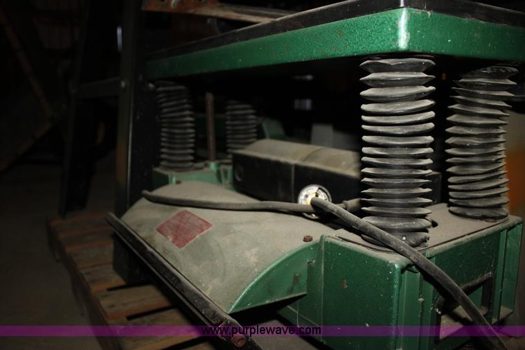 image for item F3432 Assorted shop equipment