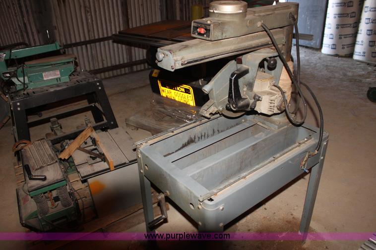 image for item F3432 Assorted shop equipment