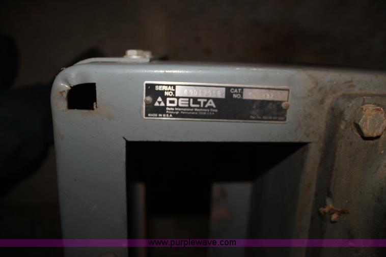 image for item F3432 Assorted shop equipment