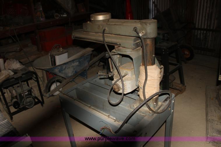 image for item F3432 Assorted shop equipment