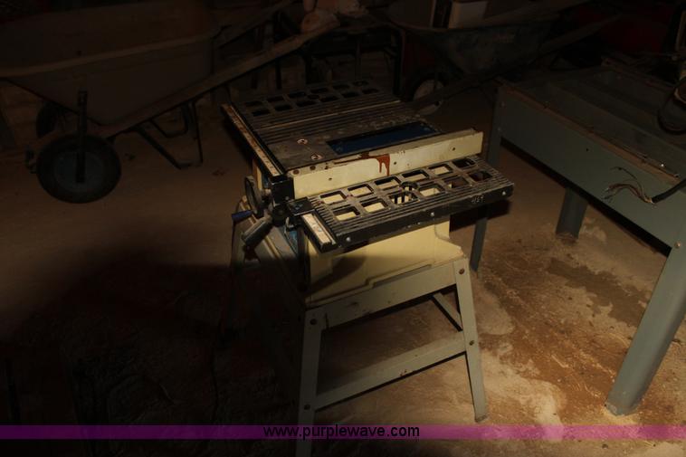 image for item F3432 Assorted shop equipment