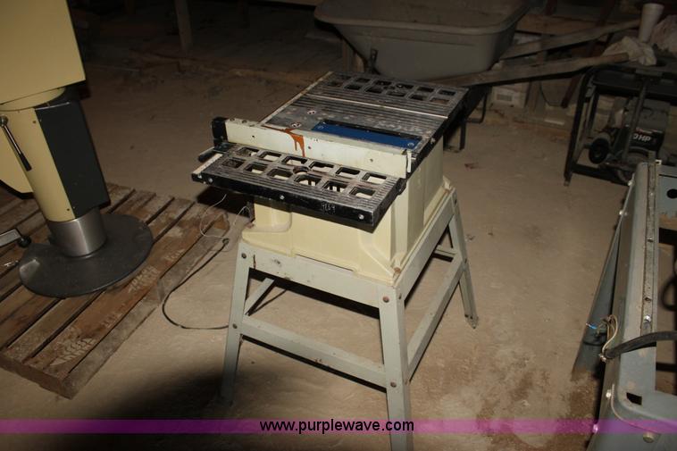 image for item F3432 Assorted shop equipment