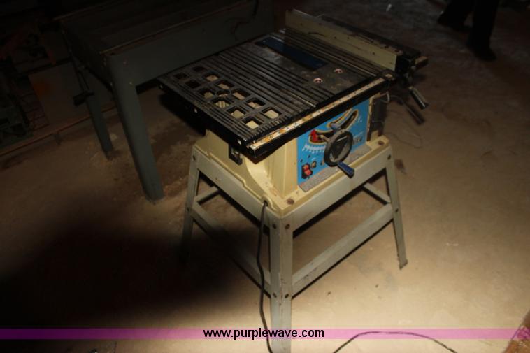 image for item F3432 Assorted shop equipment