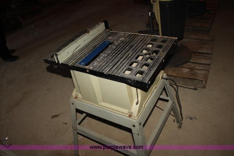 image for item F3432 Assorted shop equipment