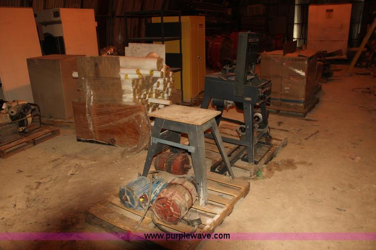 image for item F3432 Assorted shop equipment