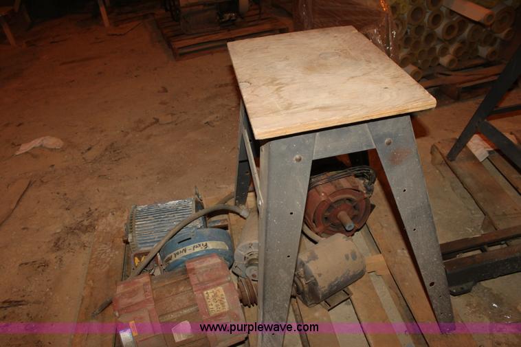 image for item F3432 Assorted shop equipment