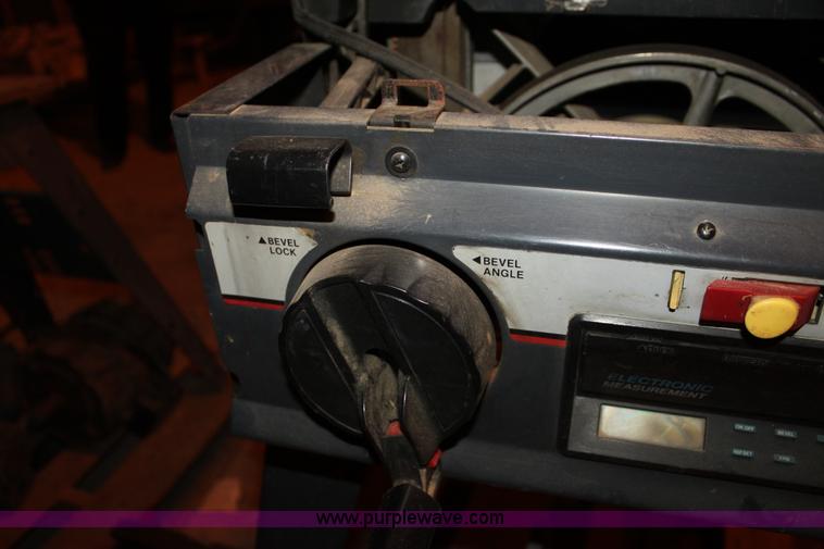 image for item F3432 Assorted shop equipment