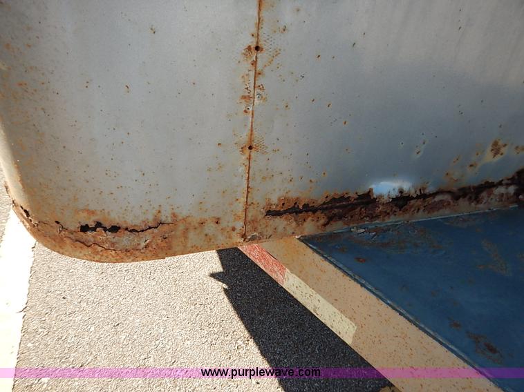 image for item I5179 2000 Liberty 16' stock trailer