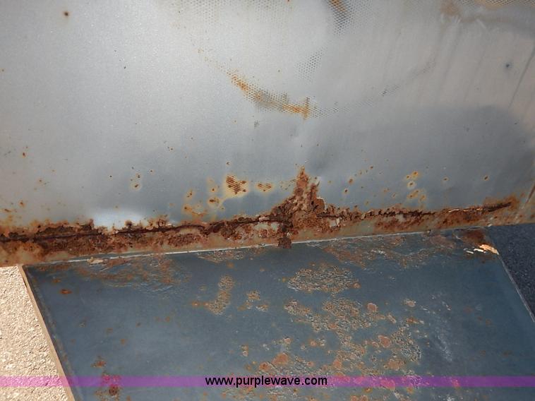 image for item I5179 2000 Liberty 16' stock trailer