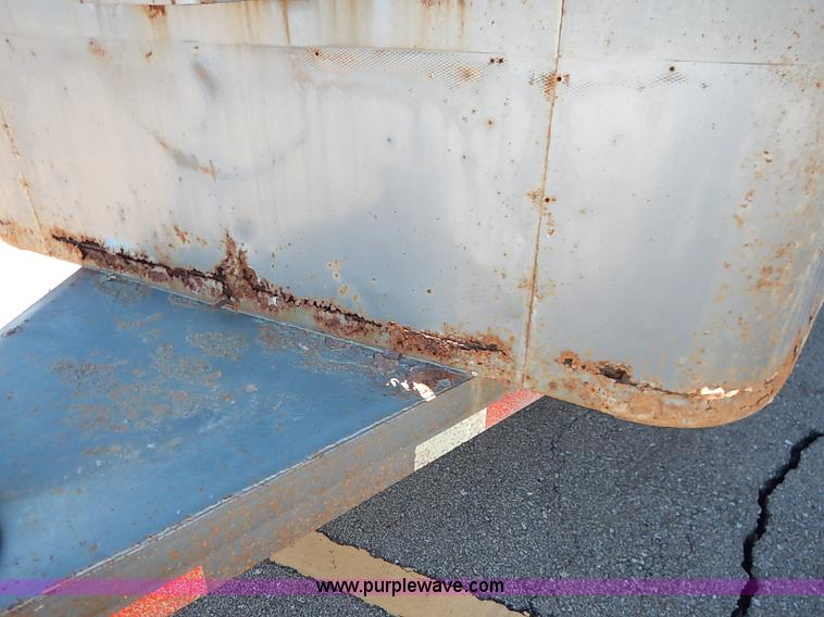 image for item I5179 2000 Liberty 16' stock trailer