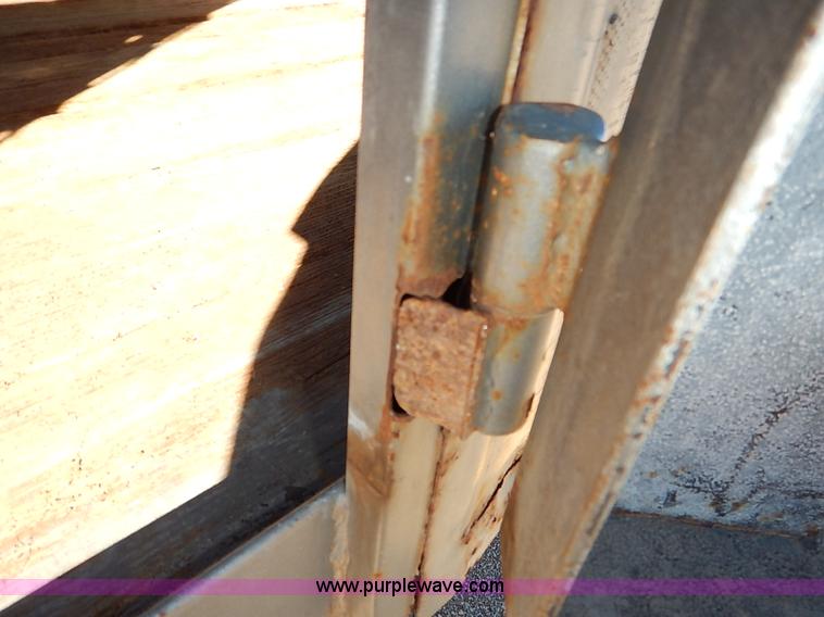 image for item I5179 2000 Liberty 16' stock trailer