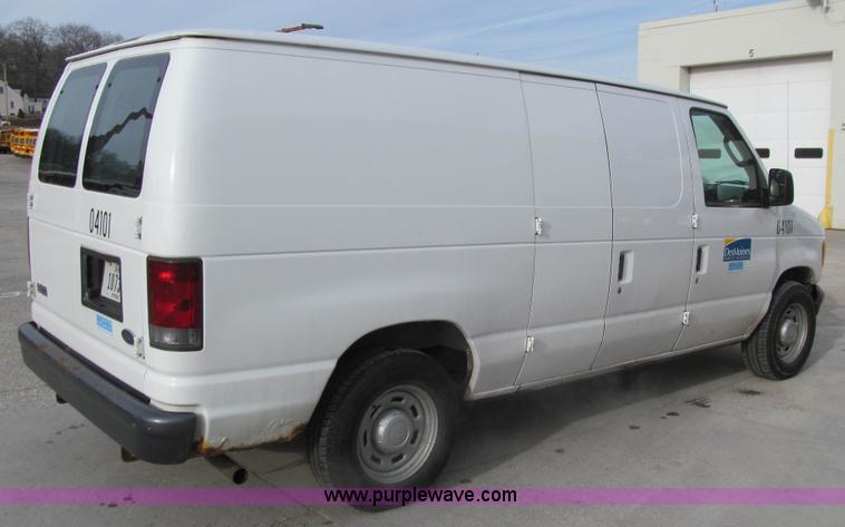 image for item J3332 2004 Ford E150 cargo van