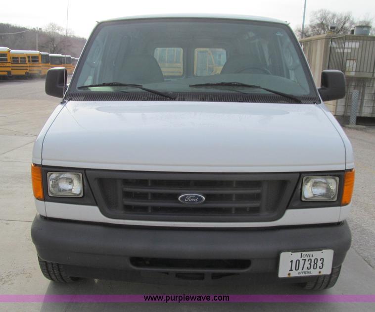 image for item J3332 2004 Ford E150 cargo van