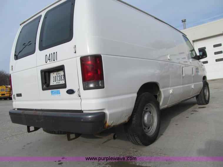 image for item J3332 2004 Ford E150 cargo van