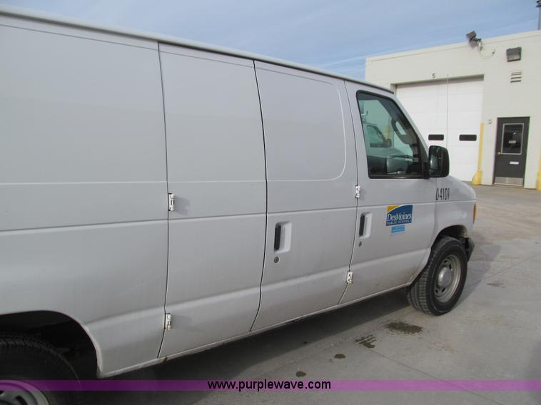 image for item J3332 2004 Ford E150 cargo van