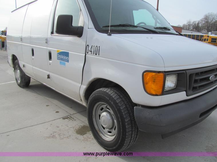 image for item J3332 2004 Ford E150 cargo van