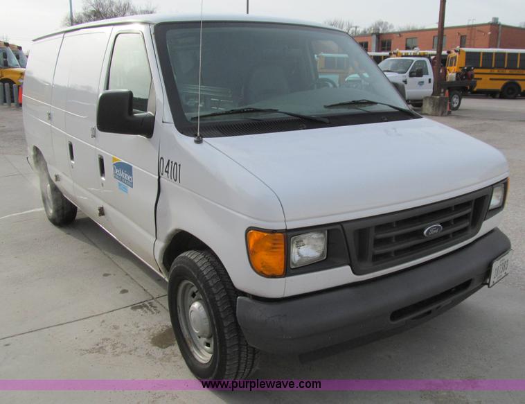 image for item J3332 2004 Ford E150 cargo van