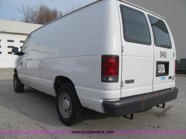 image for item J3332 2004 Ford E150 cargo van