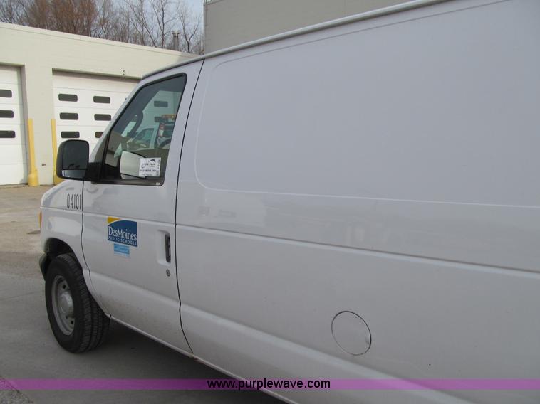 image for item J3332 2004 Ford E150 cargo van