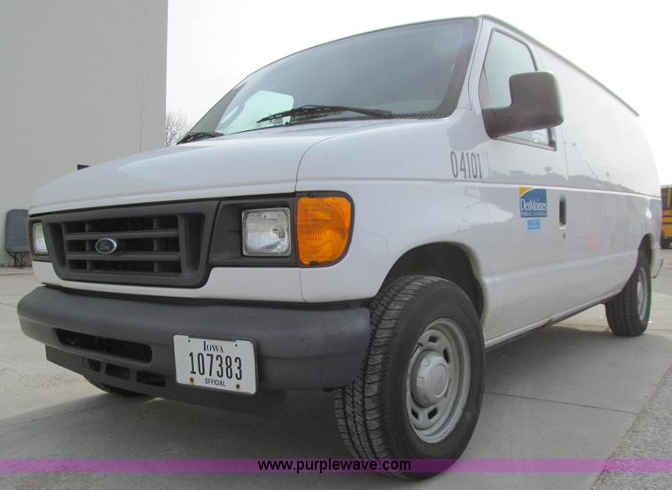 image for item J3332 2004 Ford E150 cargo van