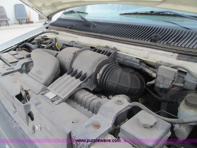image for item J3332 2004 Ford E150 cargo van