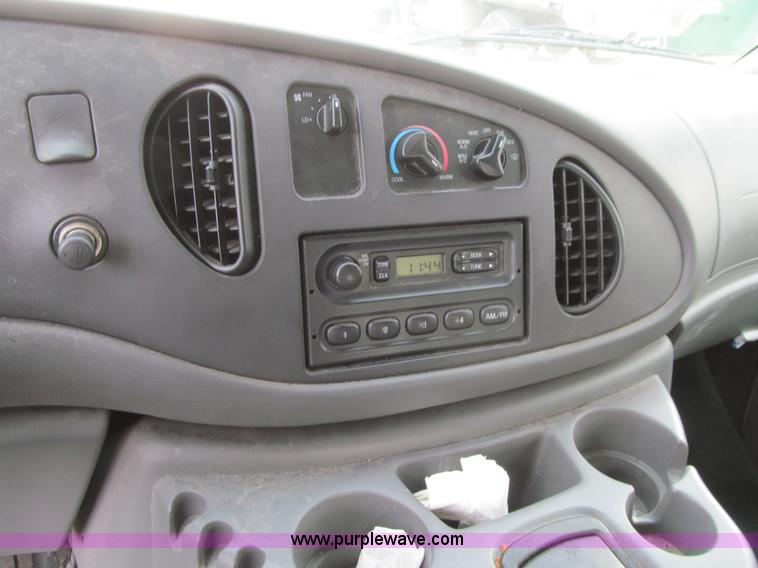 image for item J3332 2004 Ford E150 cargo van