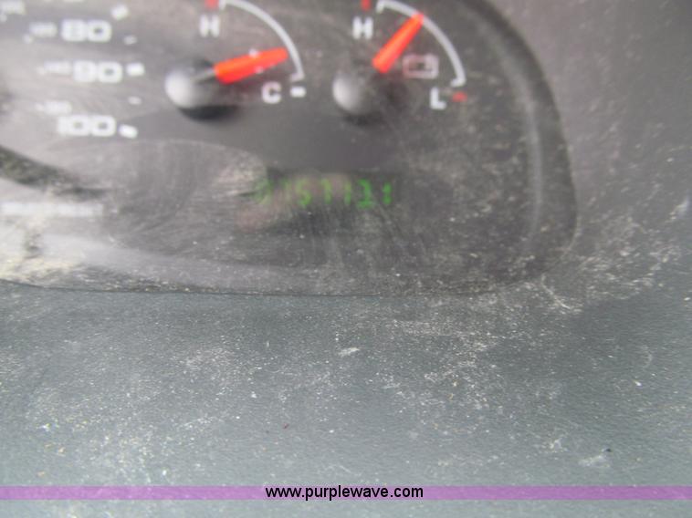 image for item J3332 2004 Ford E150 cargo van