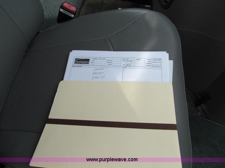 image for item J3332 2004 Ford E150 cargo van