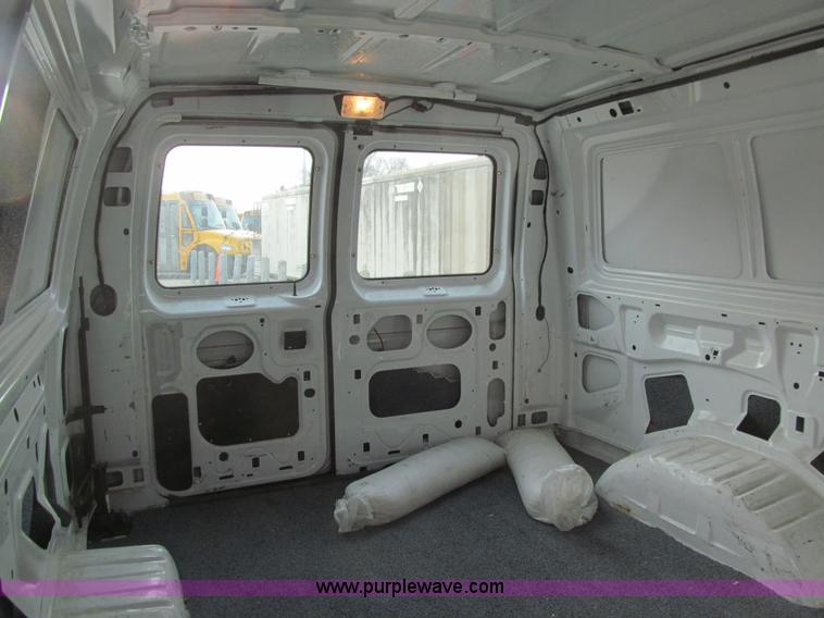 image for item J3332 2004 Ford E150 cargo van