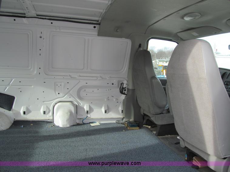 image for item J3332 2004 Ford E150 cargo van