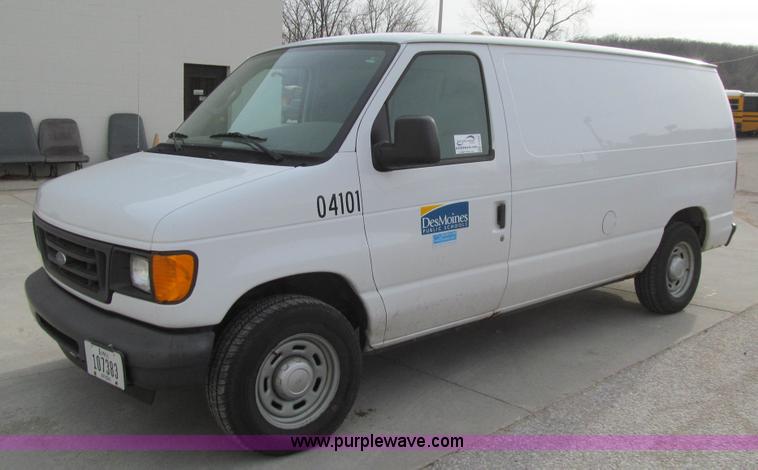 image for item J3332 2004 Ford E150 cargo van