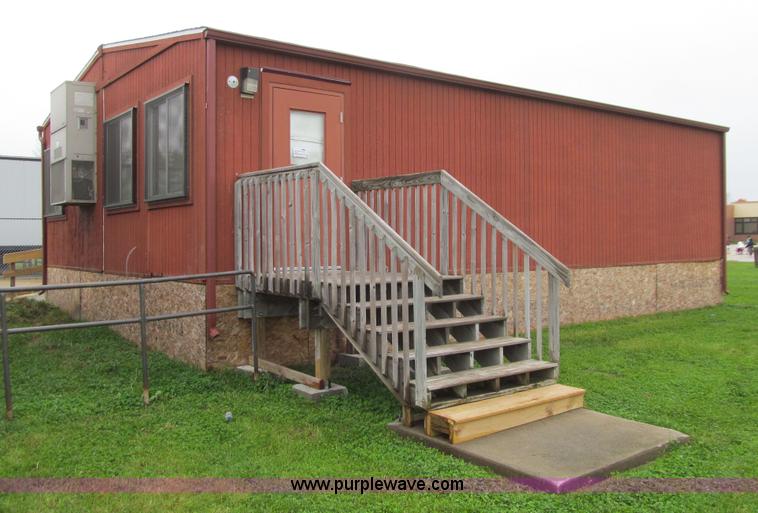 image for item J3371 2002 Forest River modular building