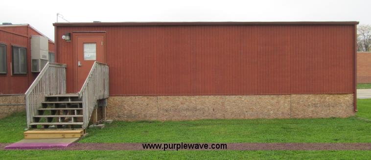 image for item J3371 2002 Forest River modular building