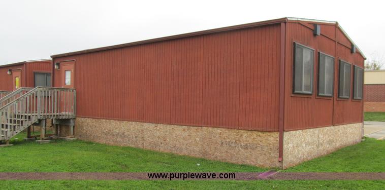 image for item J3371 2002 Forest River modular building