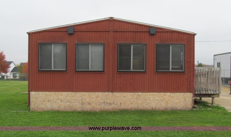 image for item J3371 2002 Forest River modular building