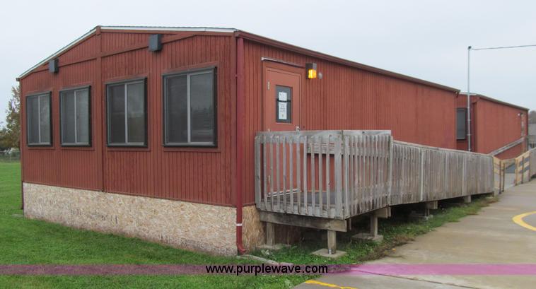 image for item J3371 2002 Forest River modular building