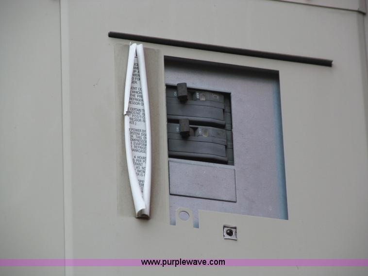 image for item J3371 2002 Forest River modular building