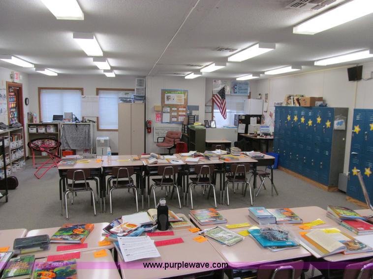 image for item J3371 2002 Forest River modular building