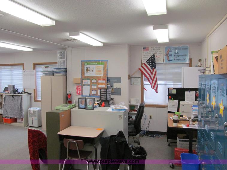 image for item J3371 2002 Forest River modular building