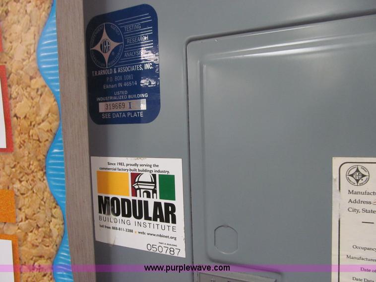 image for item J3371 2002 Forest River modular building