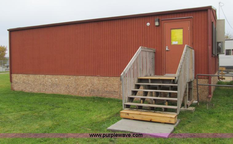 image for item J3372 2002 Forest River modular building