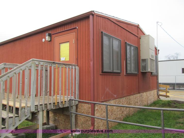 image for item J3372 2002 Forest River modular building