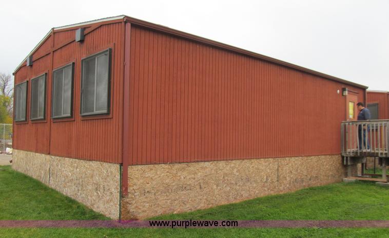 image for item J3372 2002 Forest River modular building