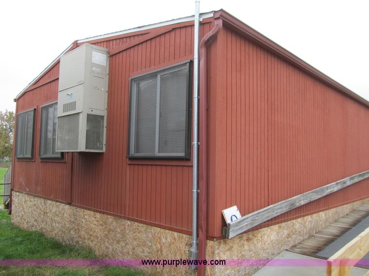 image for item J3372 2002 Forest River modular building