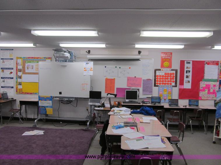 image for item J3372 2002 Forest River modular building