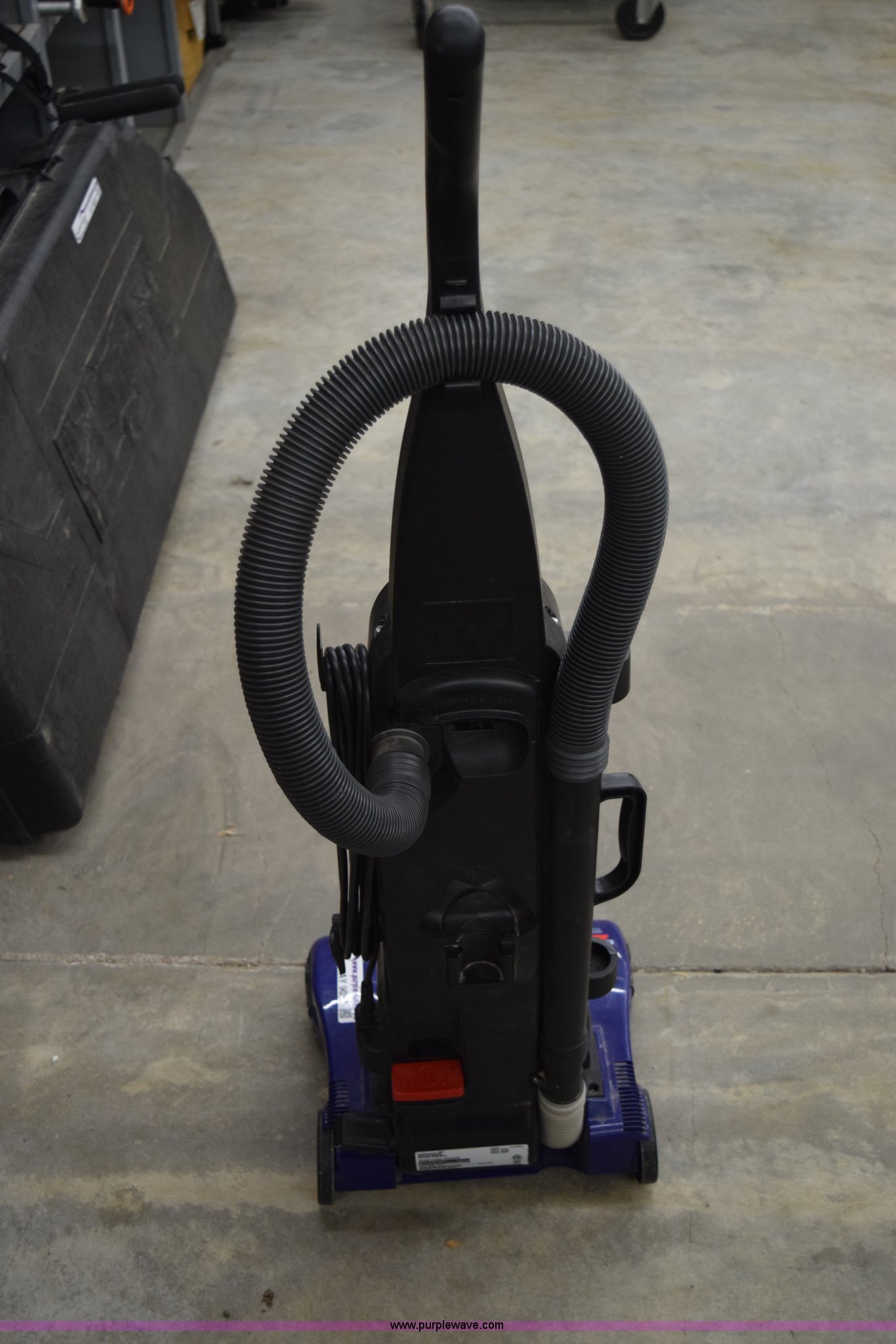 Bissell vacuum in Wichita, KS Item AY9032 sold Purple Wave