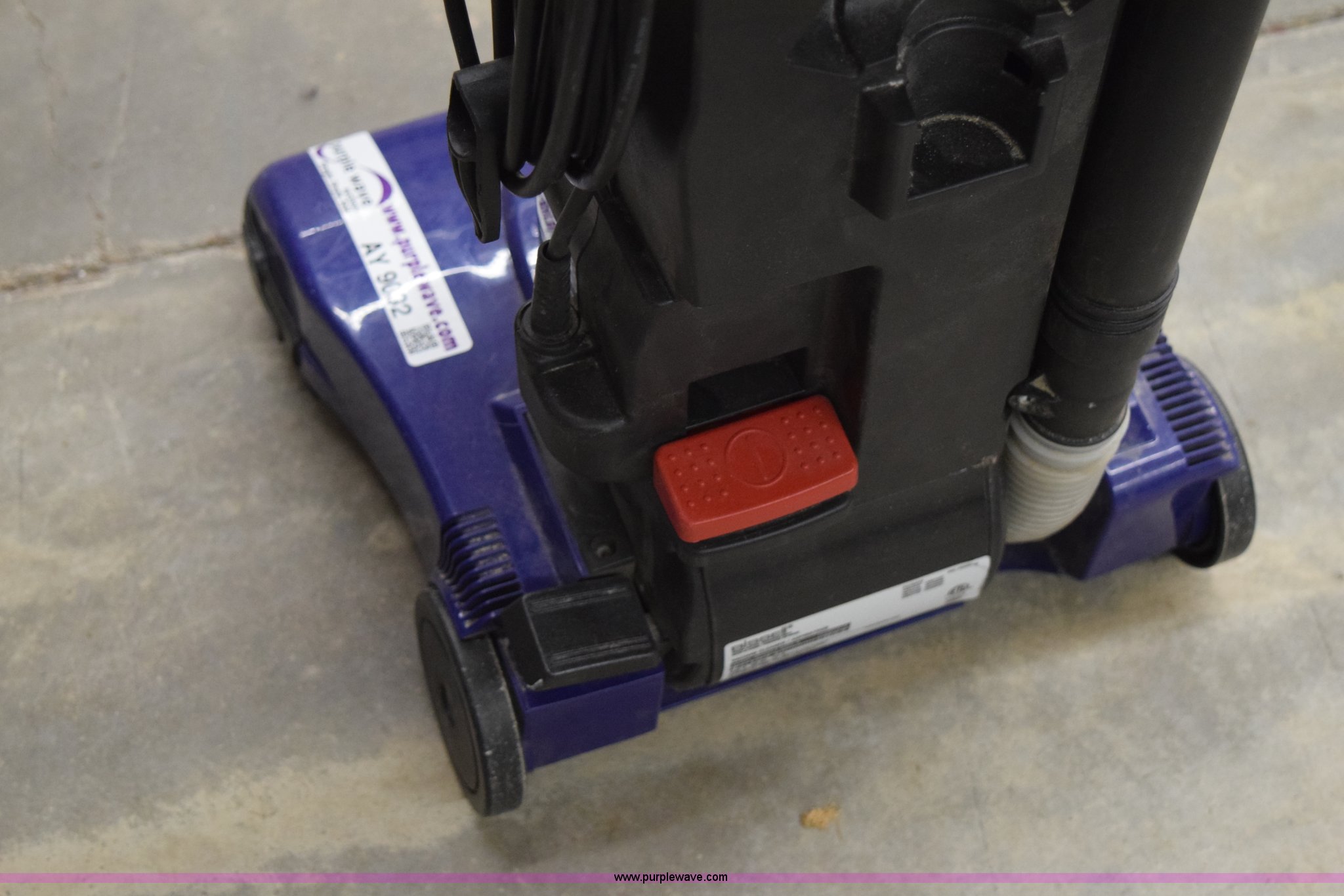 Bissell vacuum in Wichita, KS Item AY9032 sold Purple Wave