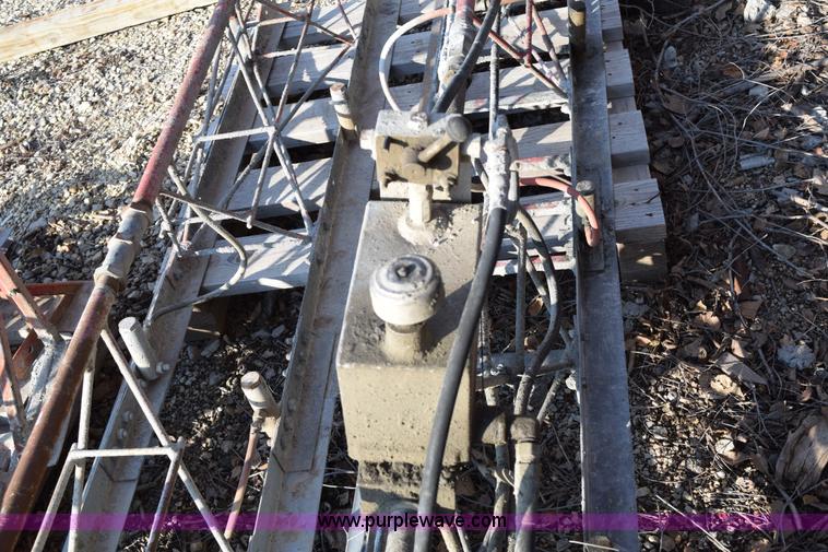 image for item AV9274 Razorback concrete screed