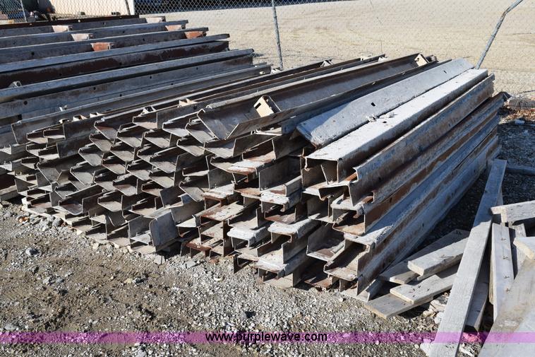 image for item AV9287 (137) concrete forms