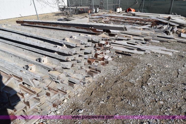 image for item AV9287 (137) concrete forms